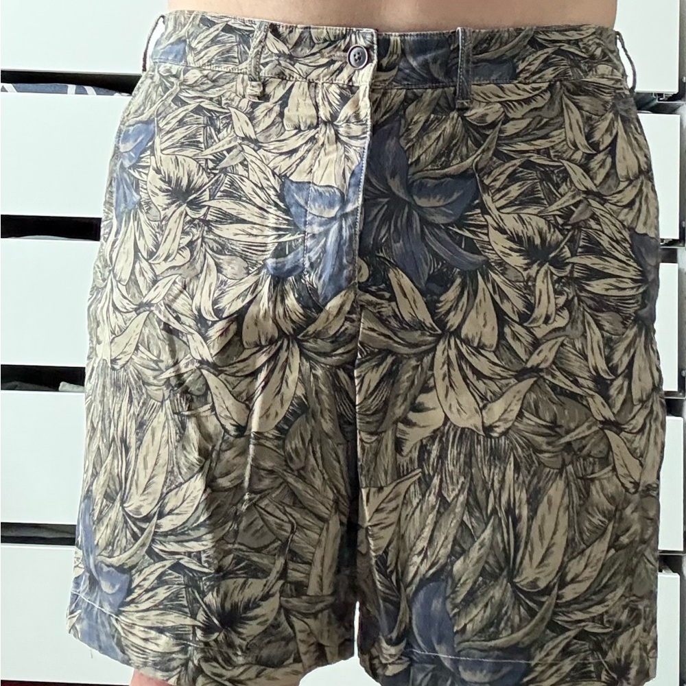 Abercrombie & Fitch Floral Print Men Shorts - Blue and Tan - Picture 2 of 2